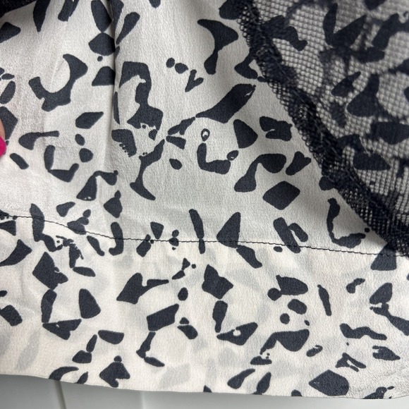 Theory 100% Silk Abstract Pleated Mesh Overlay Pull On Mini Skirt Size Large - Picture 7 of 9